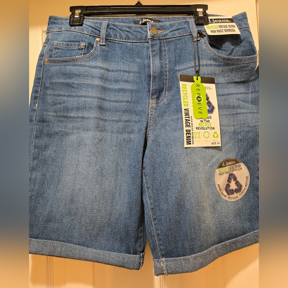 Ladies d.jean short, nwt
